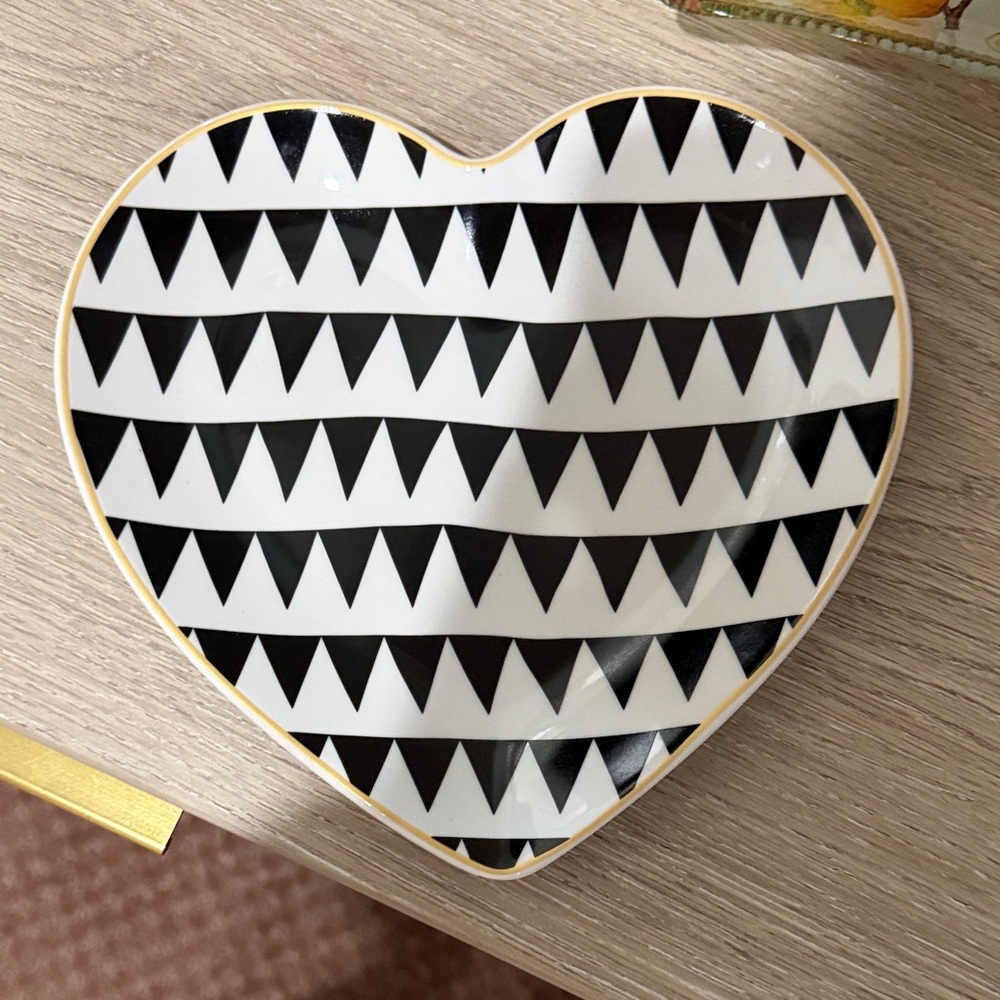 Heart-Shaped Black and White Decorative Plate